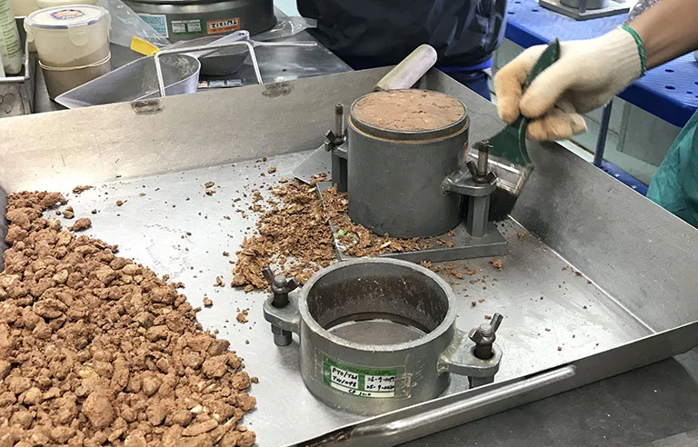 تجربة رص التربة بطريقة بروكتور المعدل مع المناقشة (Compaction Test) 1 تجربة رص التربة بطريقة بروكتور المعدل مع المناقشة (Compaction Test)