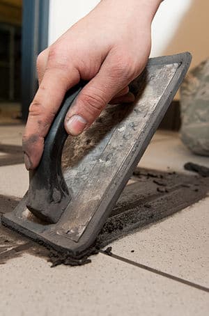 6 طرق لمنع الرطوبة في المباني (معالجة الرطوبة في المباني) 5 الحشو بالضغط أو الضغط بالأسمنت (Grouting)